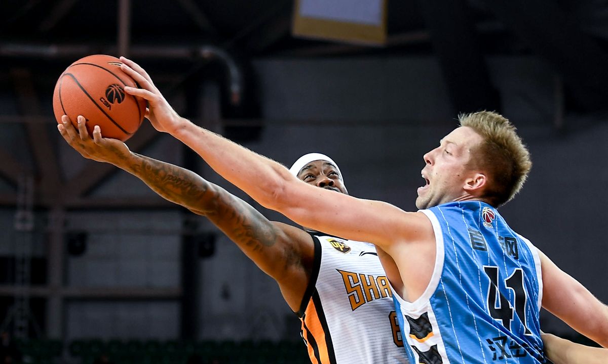 葛林斯比为主场球迷送上胜利，积分追赶