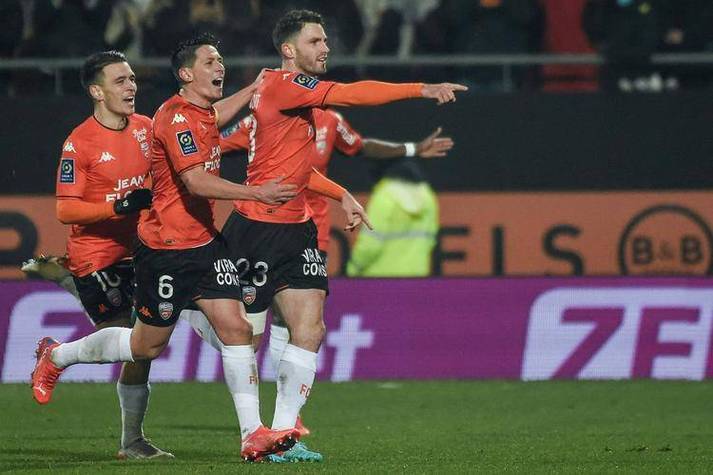 包含亚眠主场不敌斯特拉斯堡，遭遇失利的词条