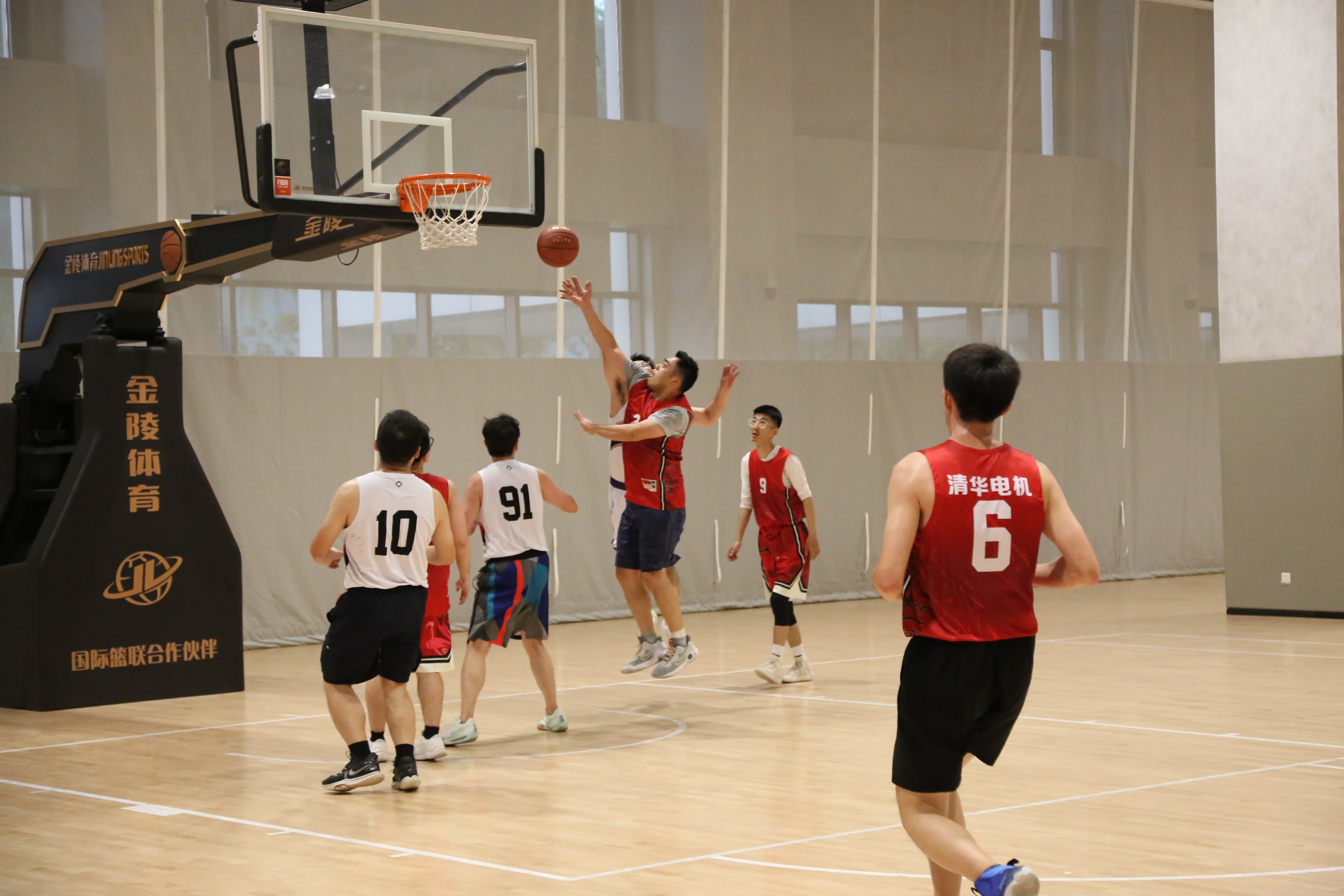 沈阳队在篮球场上表现出色取得胜利的简单介绍 沈阳队在篮球场上表现出色取得胜利的简单介绍