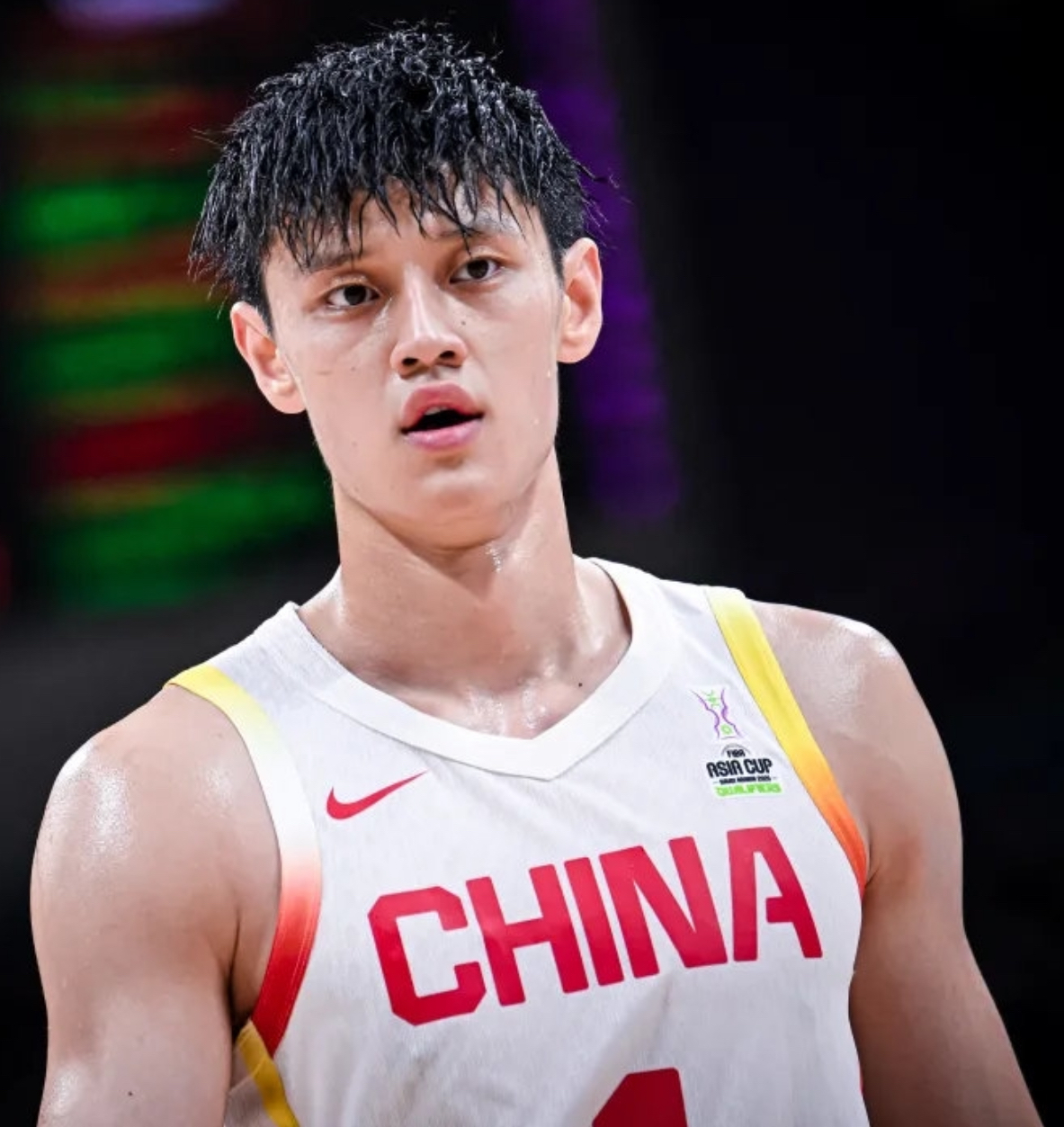 关于重庆队在角逐中取得压倒性胜利的信息