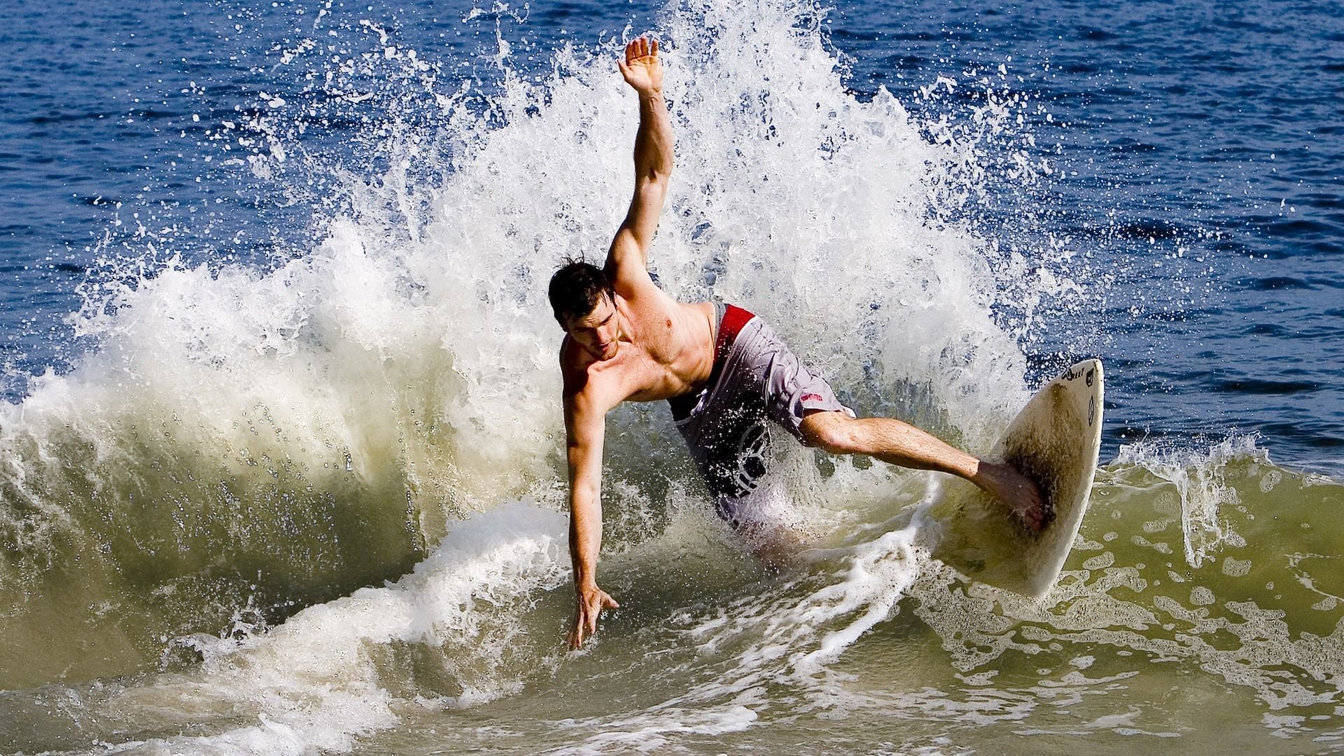 澳网逆转拉沃尔杯，西西帕斯惊艳四座，诠释网球的无限可能